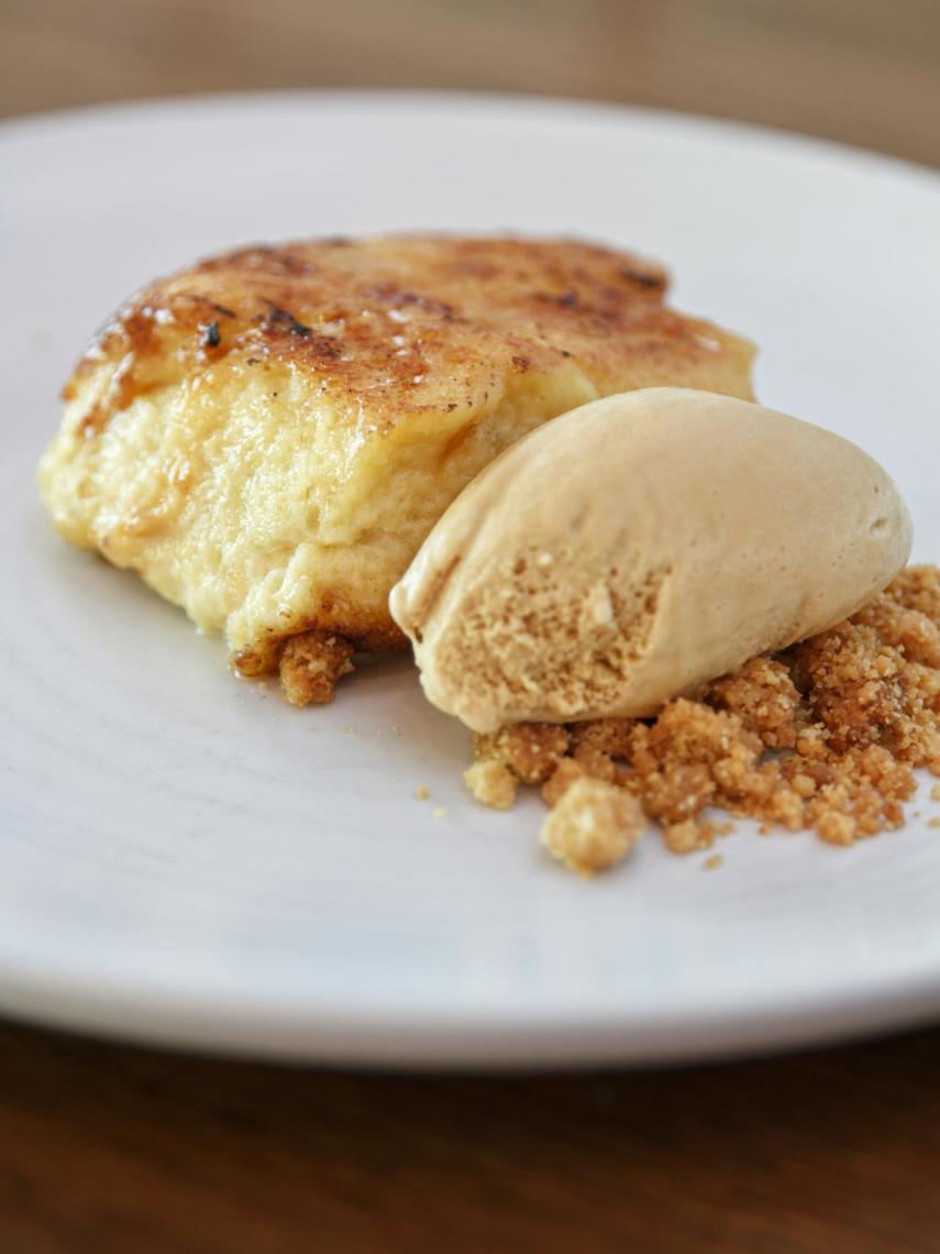 La torrija caramelizada con helado de caramelo de Latasia es la mejor de Madrid
