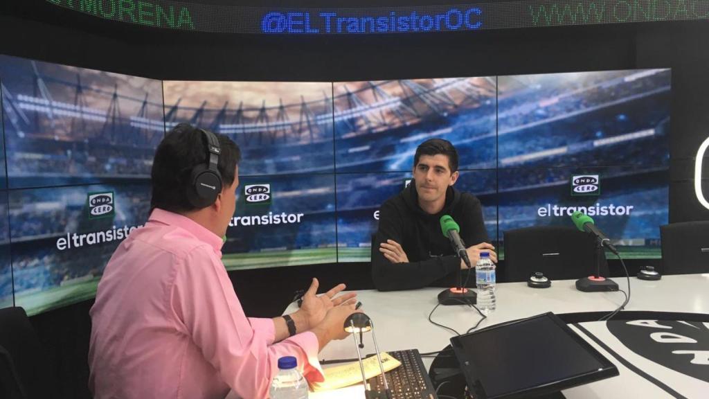 Courtois en El Transistor. Foto: Twitter. (@ElTransistorOC)
