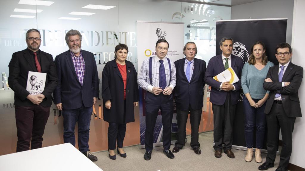 Juan Juncal, PP; Patricia Blanquer, PSOE; Melisa Rodríguez, Cs ; Juantxo López, Unidas Podemos-EQUO; Pachi Yanguas, UPN; Miguel Ángel Martínez-Aroca, presidente de Anpier y Pedro J. Ramírez, director de El Español.