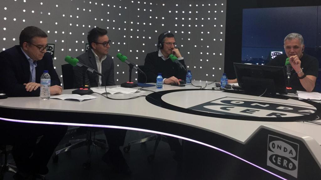 A la izquierda, Carlos Gallego y Pedro Martínez durante la emisión de 'Innovar par vivir'.