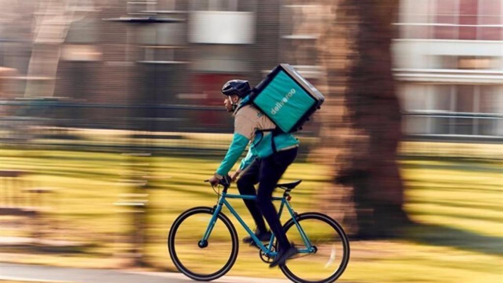 Un 'rider' de Deliveroo en una imagen de archivo.