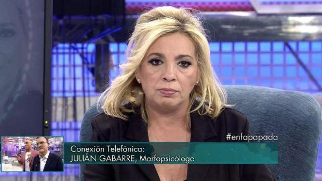 Carmen Borrego, en 'Sábado Deluxe' en el momento que atendió la llamada y la disculpa del morfopsicólogo.