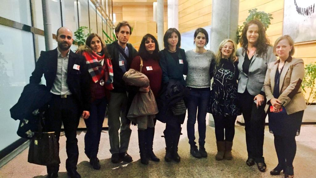 María Sevilla (3ª por la derecha), entre Isa Serra -candidata de Podemos a la Asamblea de Madrid- y Carla Antonelli, diputada autonómica del PSOE.