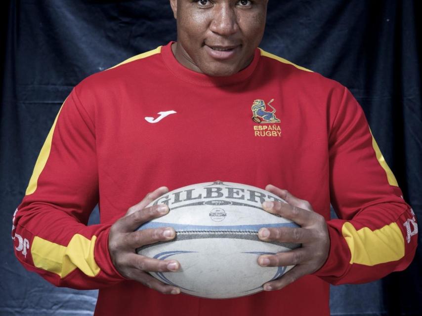 Thierry Feuteu, con la camiseta de la selección española