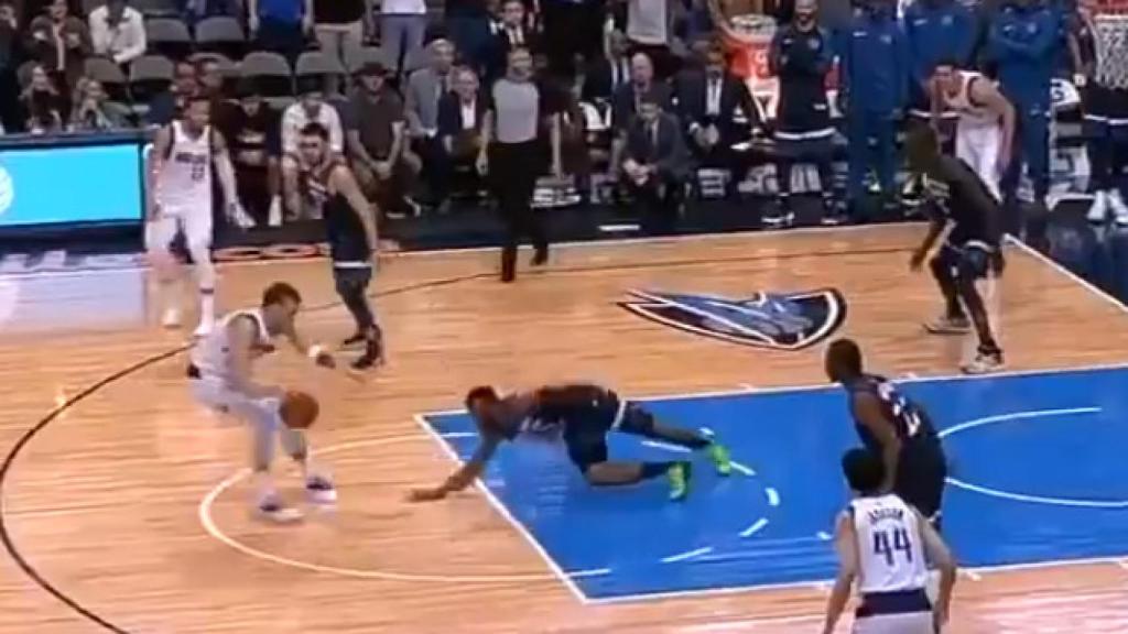 Luka Doncic deja en el suelo a Okogie