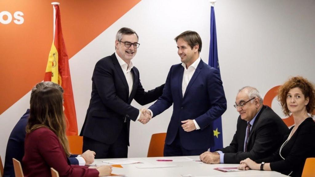 Momento del acuerdo firmado entre Ciudadanos y UPyD.