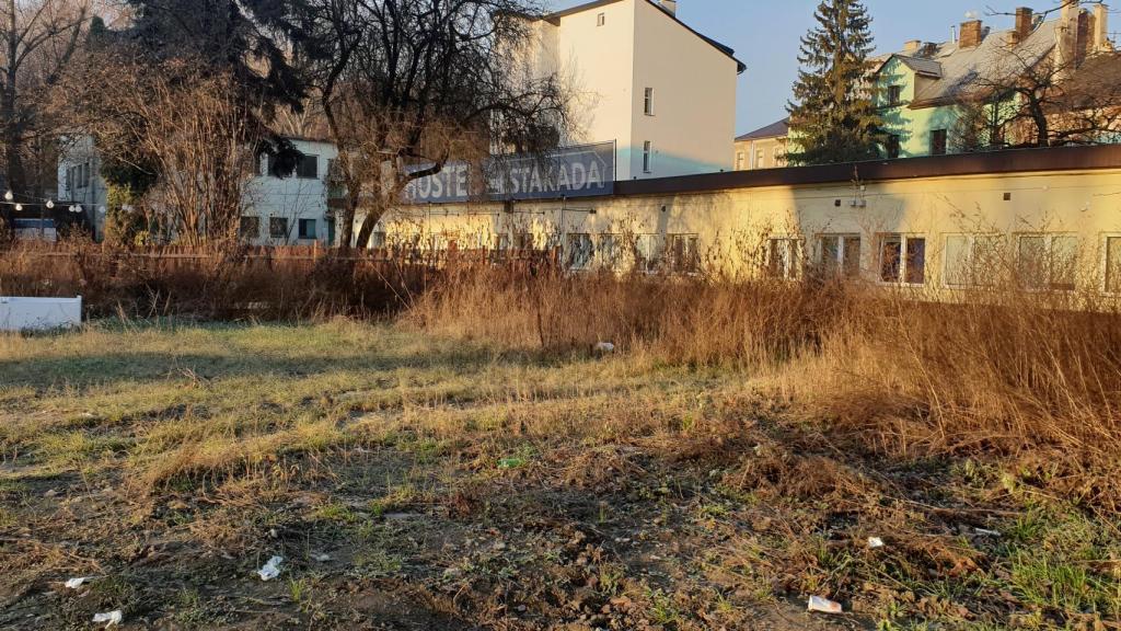 Hostal Estakada, en Cracovia, no se permite beber dentro