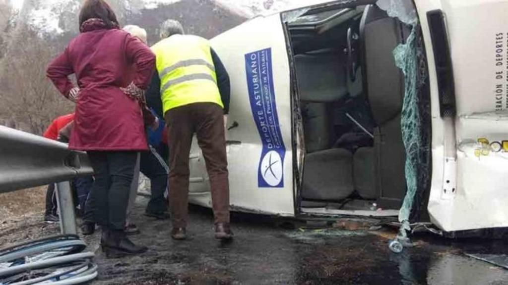 El accidente de los jugadores del Garmat de Avilés. Foto: Fundación Deporte Avilés
