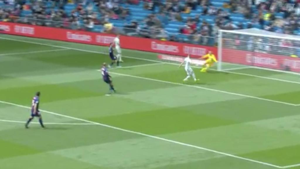 Primer gol anulado a Benzema