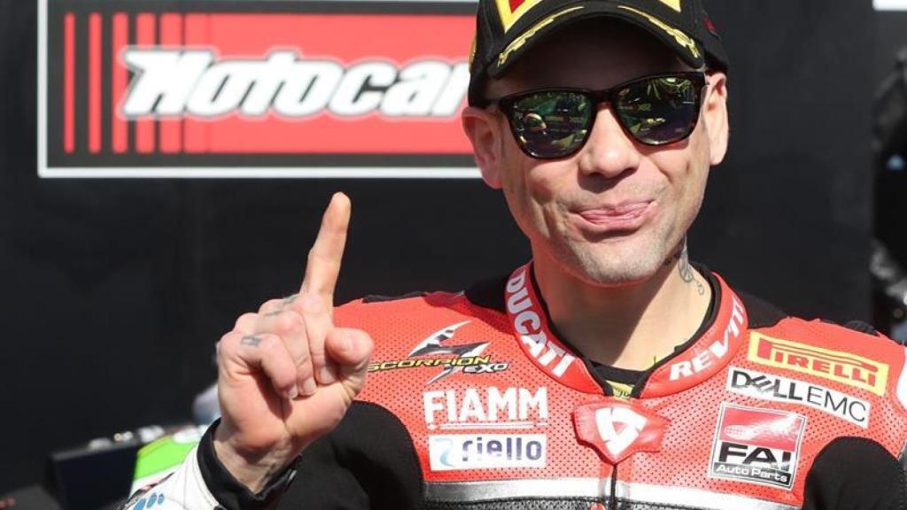 Bautista celebra su octava victoria en el podio