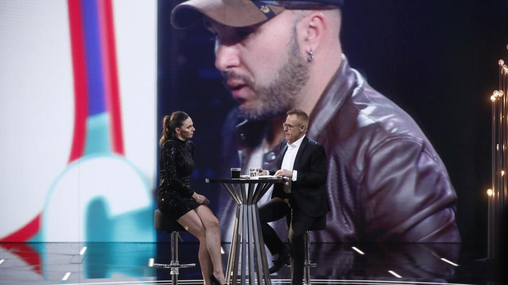 Irene, en el plató con Jordi González, contestó a todas las preguntas de los colaboradores.