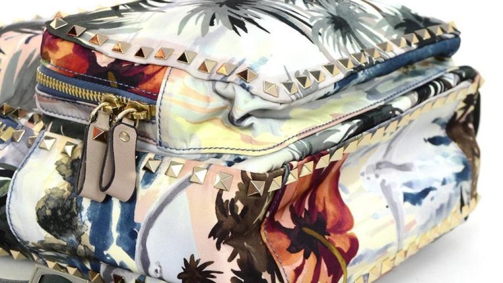 Messenger de Valentino con estampado hawaiano.