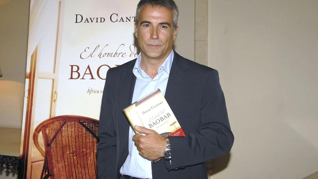 David Cantero posando durante la promoción de su libro 'El hombre de Baobab'.