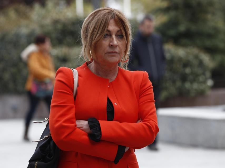 La madre de Alejandro Albalá a su llegada a los juzgados.