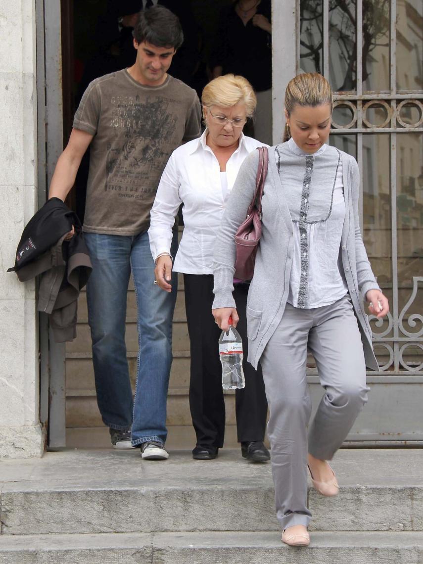 Jesulín de Ubrique, Remedios Torres y María José Campanario en Cádiz en el año 2011.