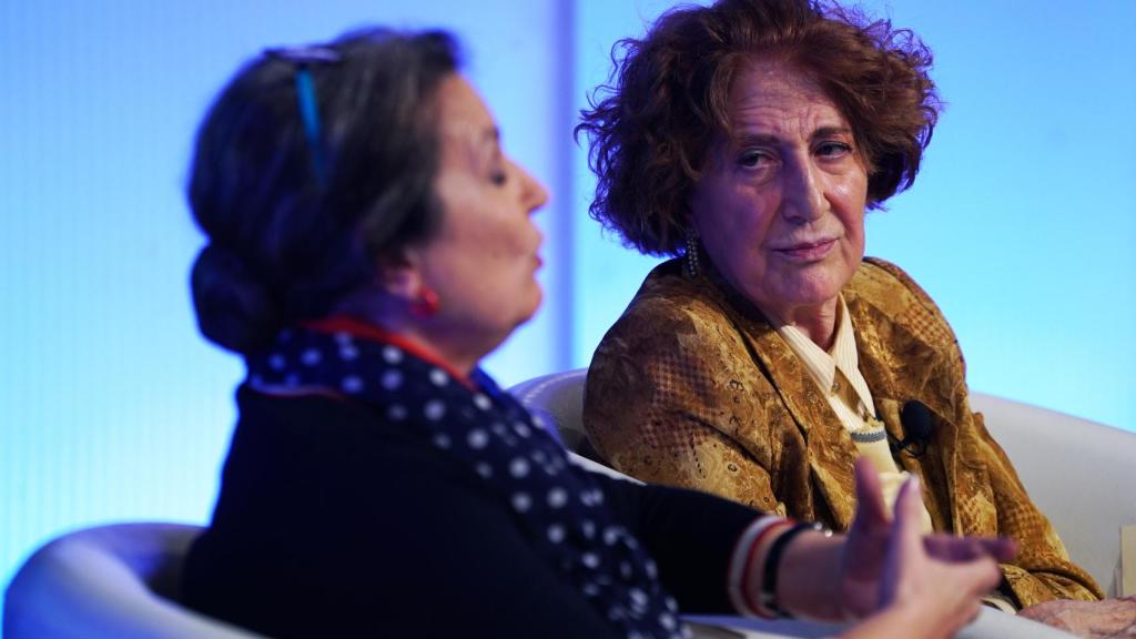 Elvira Roca y Carmen Iglesias.