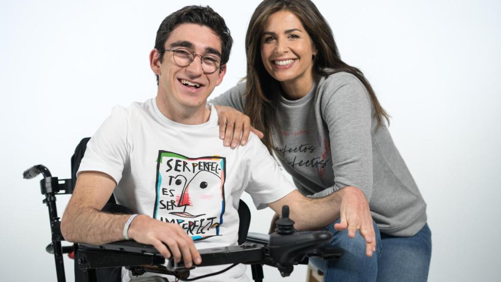 Nuria Roca ha posado junto a Nacho para apoyar esta causa.