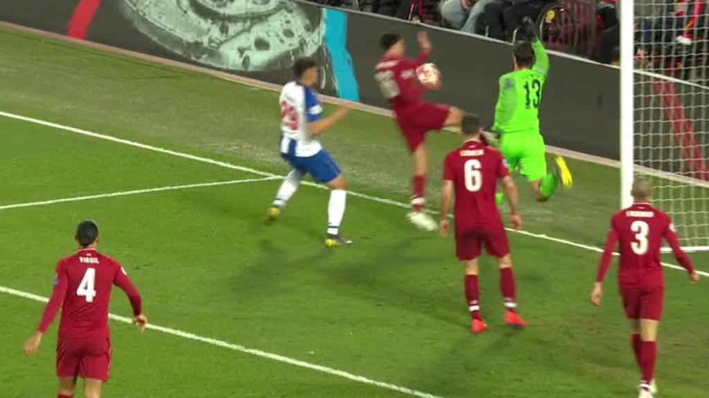 La jugada del posible penalti a favor del Oporto