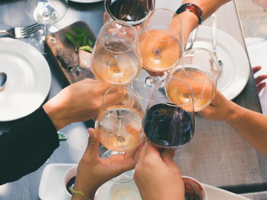 Un brindis por la llegada de la primavera.