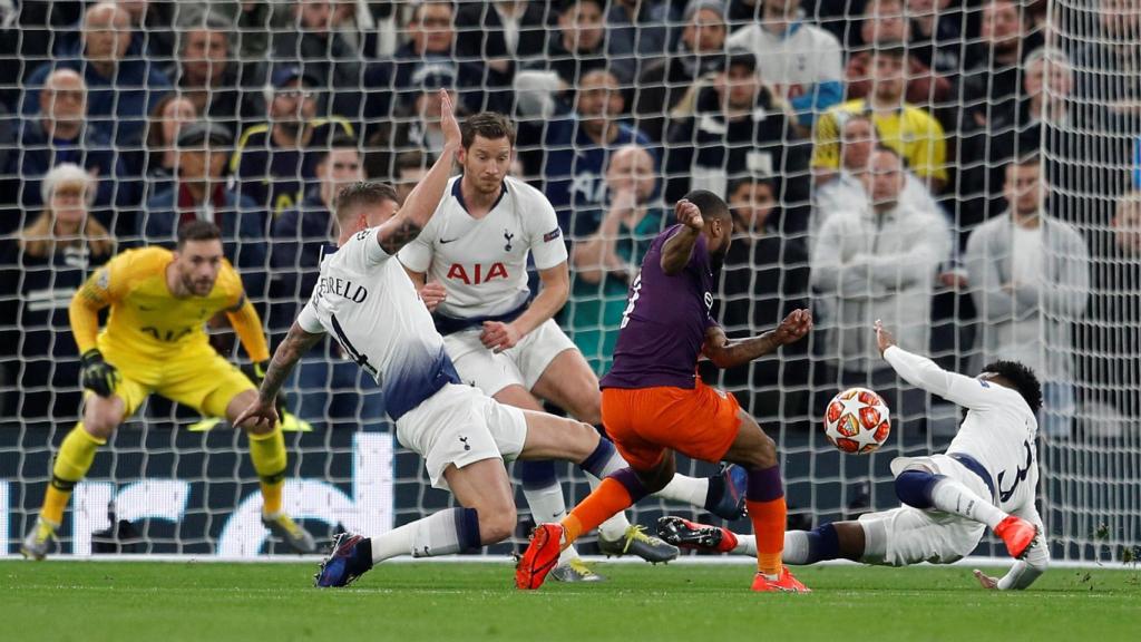 Penalti por mano de Rose en el Tottenham - Manchester City