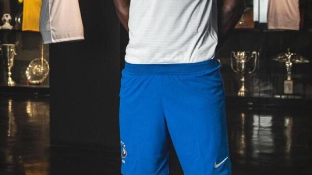 Vinicius con la equipación blanca de Brasil. Foto: Twitter (@viniciusjr)