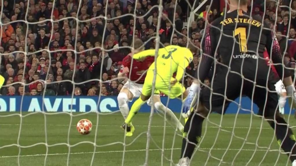 El United pidió penalti de Piqué