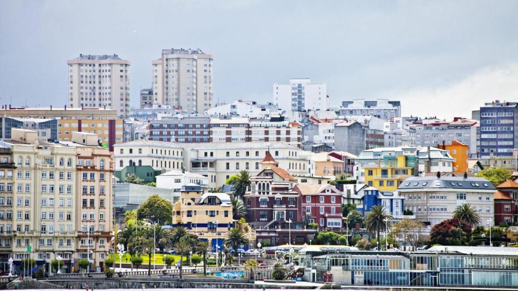 A Coruña y la playa de Riazor.
