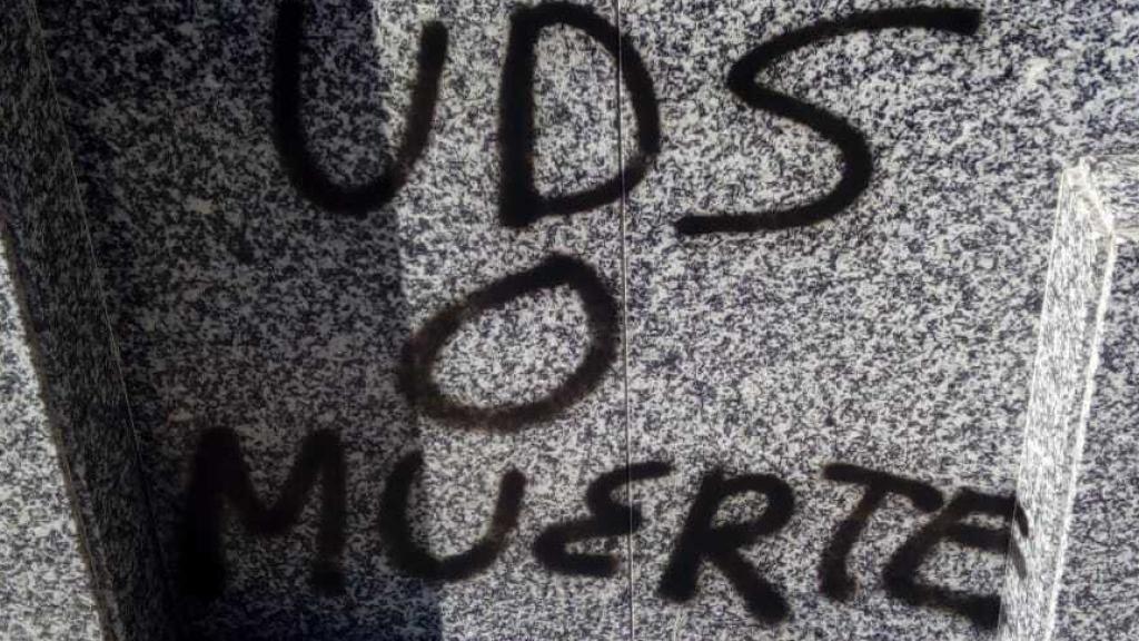 Pintadas en la sede del Unionistas.