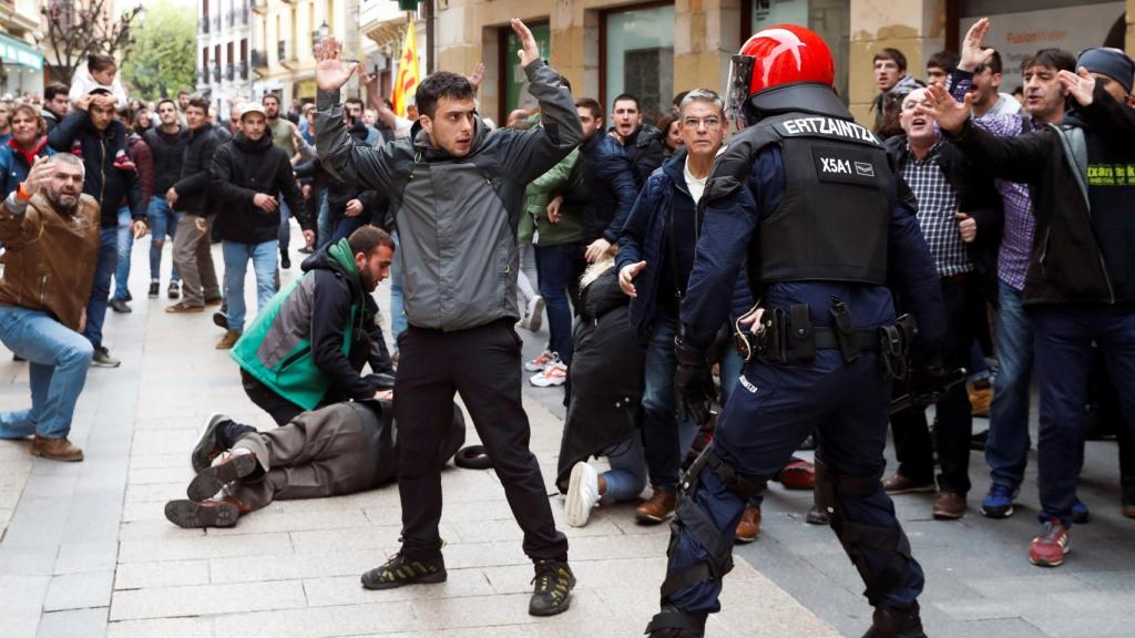 Una de las escenas ocurridas en Rentería durante la carga.