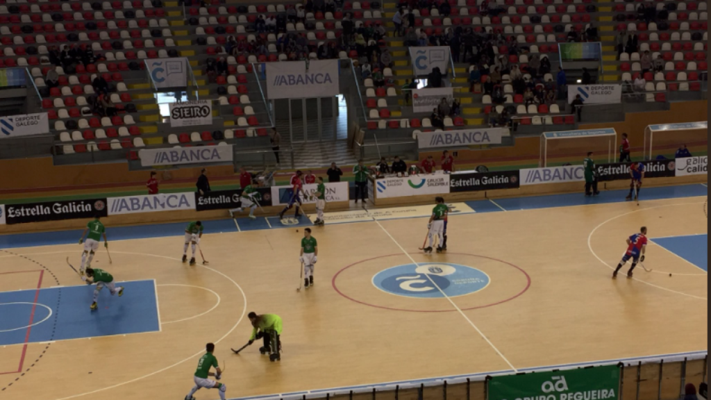 Un momento del partido de ayer