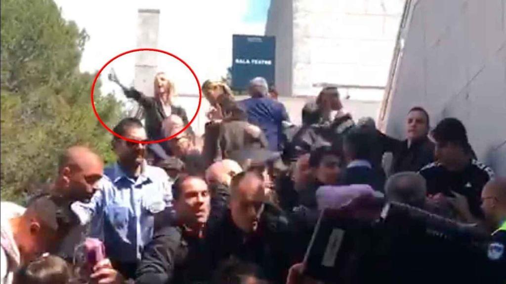 El escrache a Cayetana en la Autónoma.