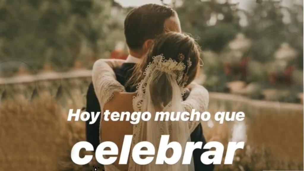 La mujer del líder de Vox ha escogido una foto de su boda para felicitar a su marido por su cumpleaños.