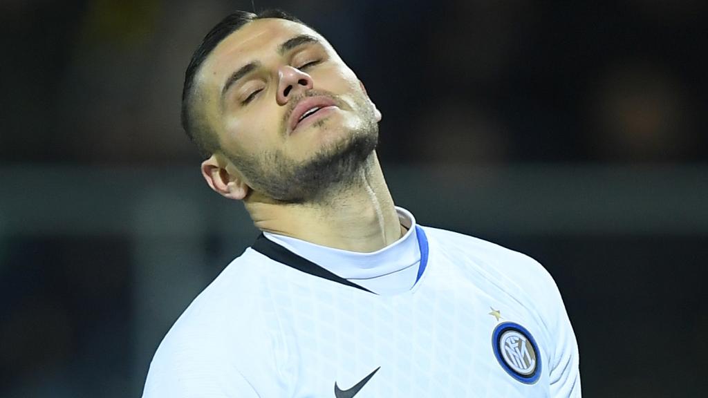 Icardi se lamenta durante un partido con el Inter