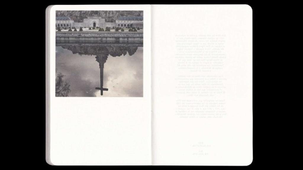 Una de las páginas del libro 'Flowers for Franco'.