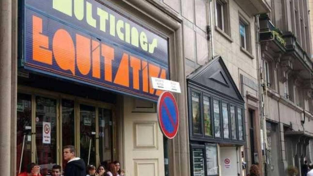 Situados en plena Plaza de Vigo, fueron los últimos cines en cerrar.