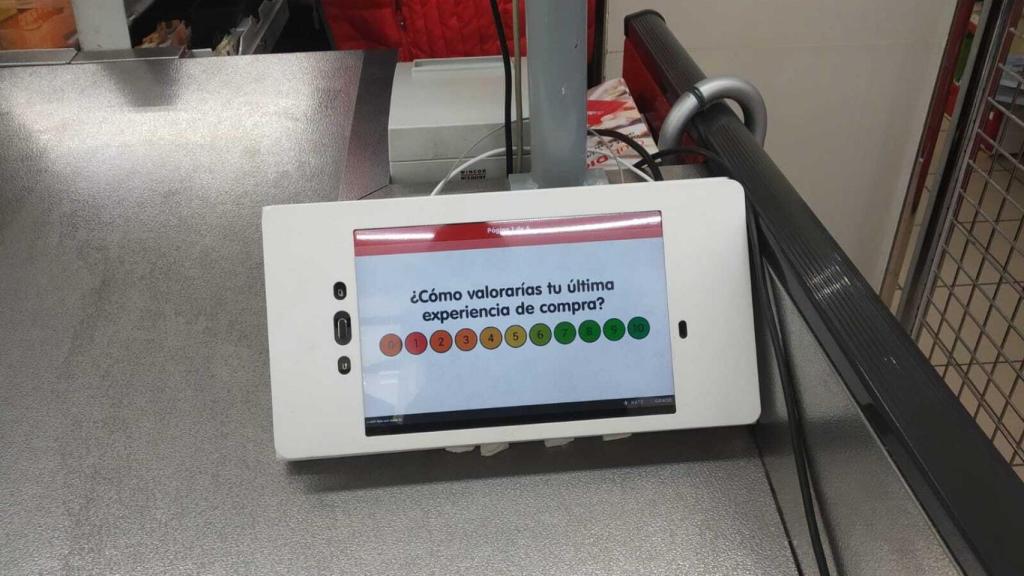 Imagen de una de las 'tablet' instaladas en las cajas de los supermercados.