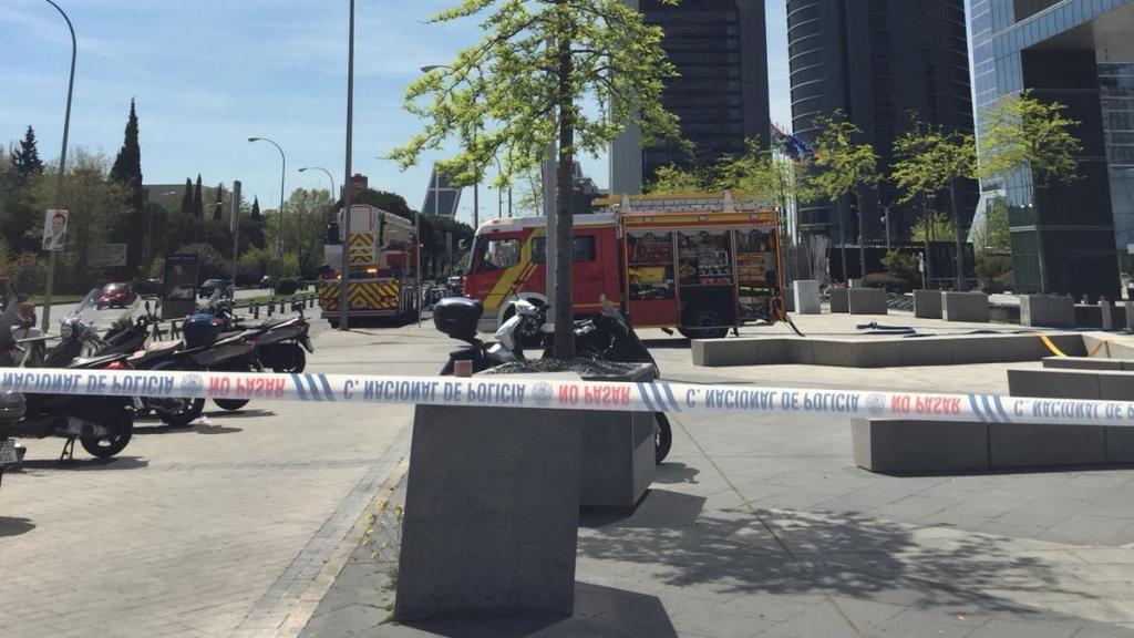 Acceso cortado al espacio de las Cuatro Torres de Madrid.