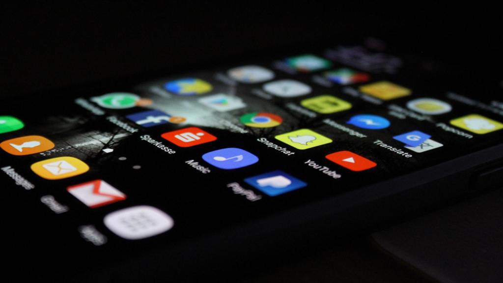 Una pantalla de móvil con aplicaciones.