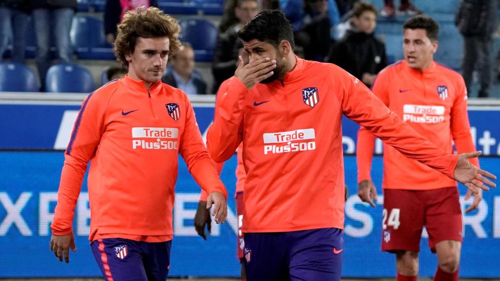 Diego Costa charla con Griezmann