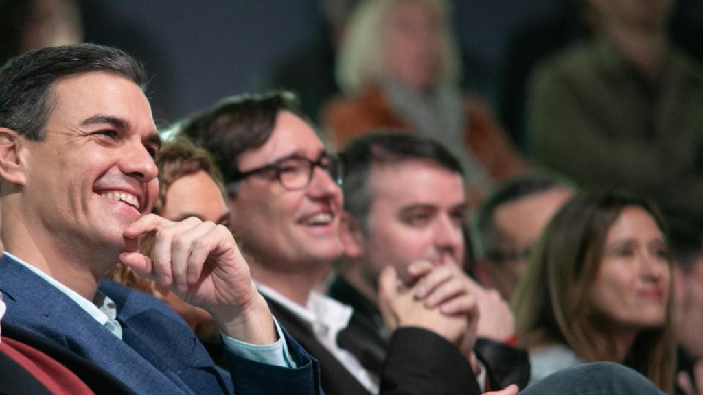 Iván Redondo, en el centro, junto a Sánchez, Batet, Illa, y Parlon este jueves en Badalona.