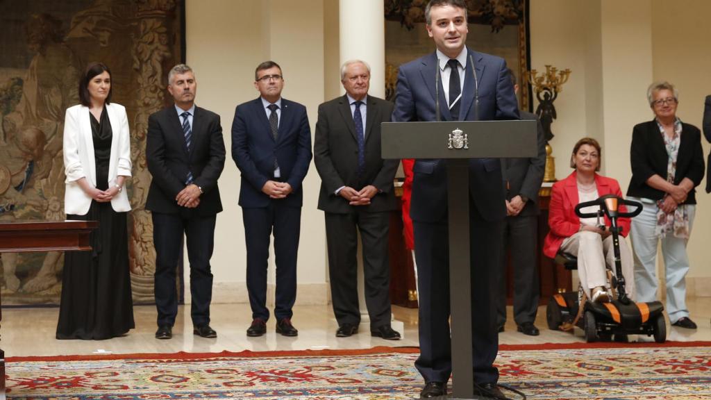 Iván Redondo, jefe de gabinete de Sánchez, en junio en el palacio de la Moncloa junto a altos cargos.