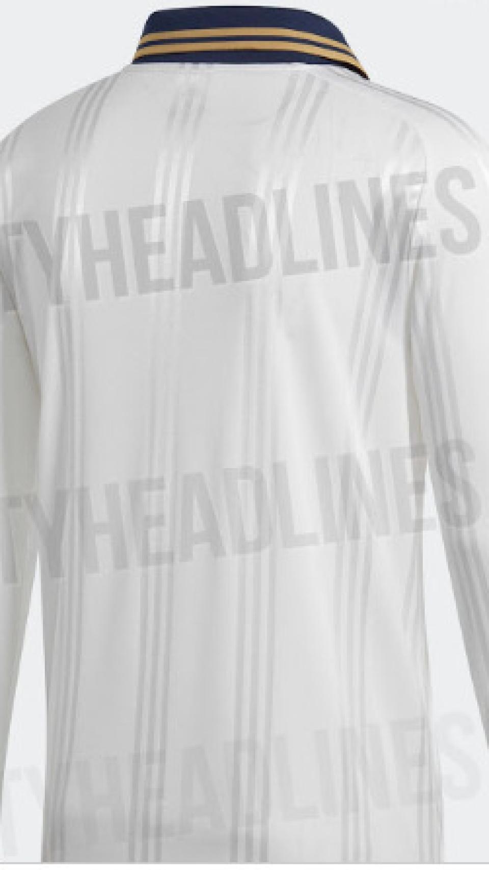 La camiseta retro del Real Madrid por la espalda