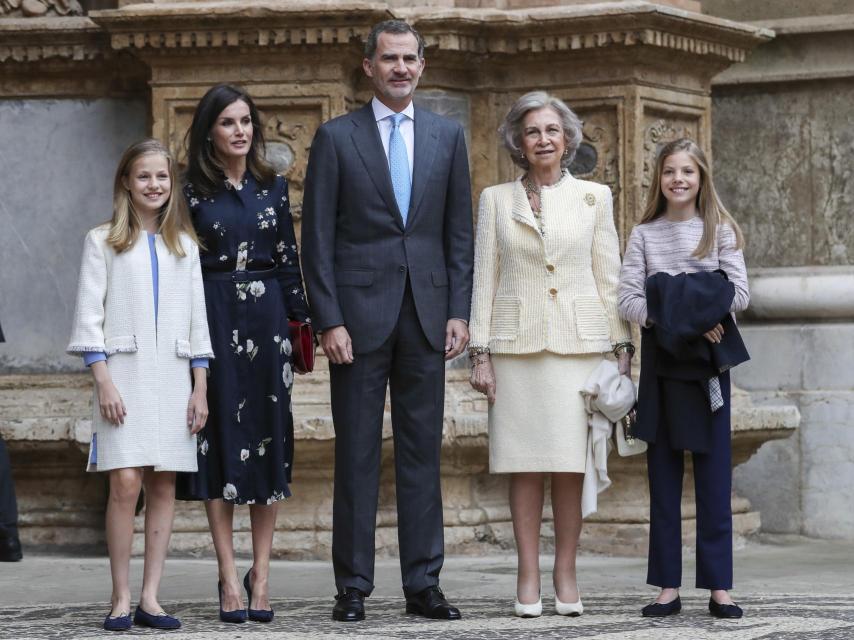 La princesa de Asturias Leonor de Borbón, la reina Letizia, el rey Felipe, la reina Sofía y la infanta Sofía.