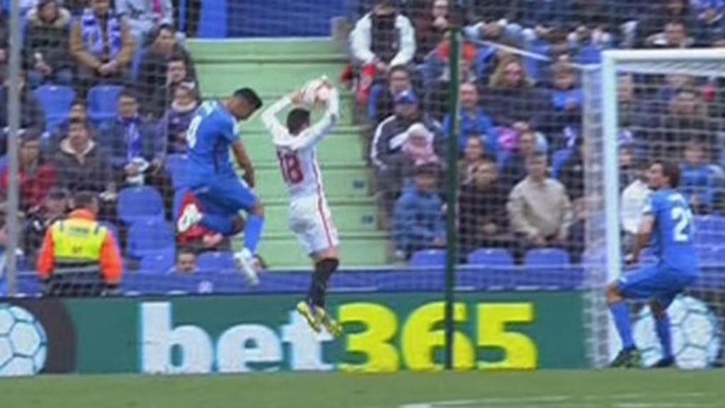 Penalti de Escudero por mano