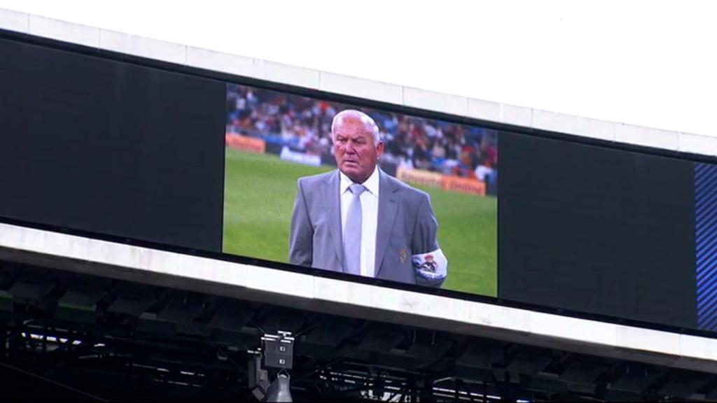 Minuto de silencio en el estadio Santiago Bernabéu, en honor a Agustín Herrerín