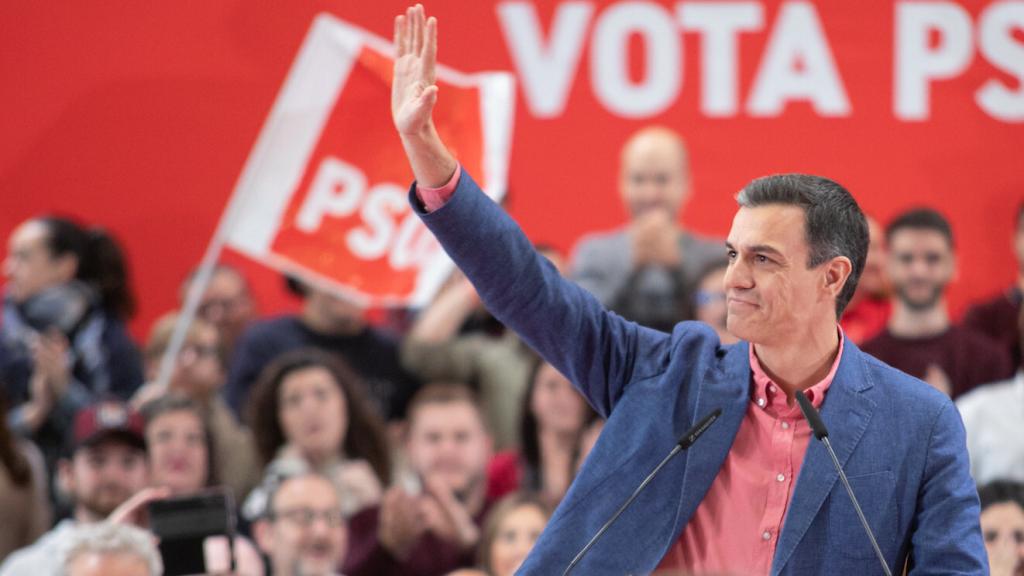 Pedro Sánchez, este sábado en su último mitin antes de preparar los debates, en Alicante.
