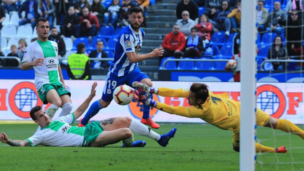 Crónica: El Dépor sigue en caída libre tras caer ante el Extremadura en Riazor