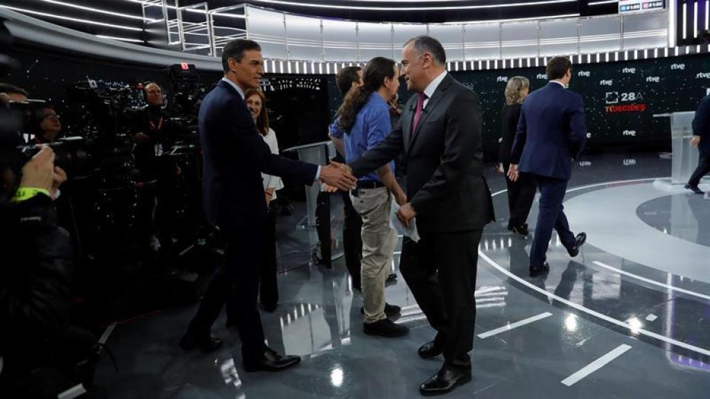 Xabier Fortes saluda a Pedro Sánchez.