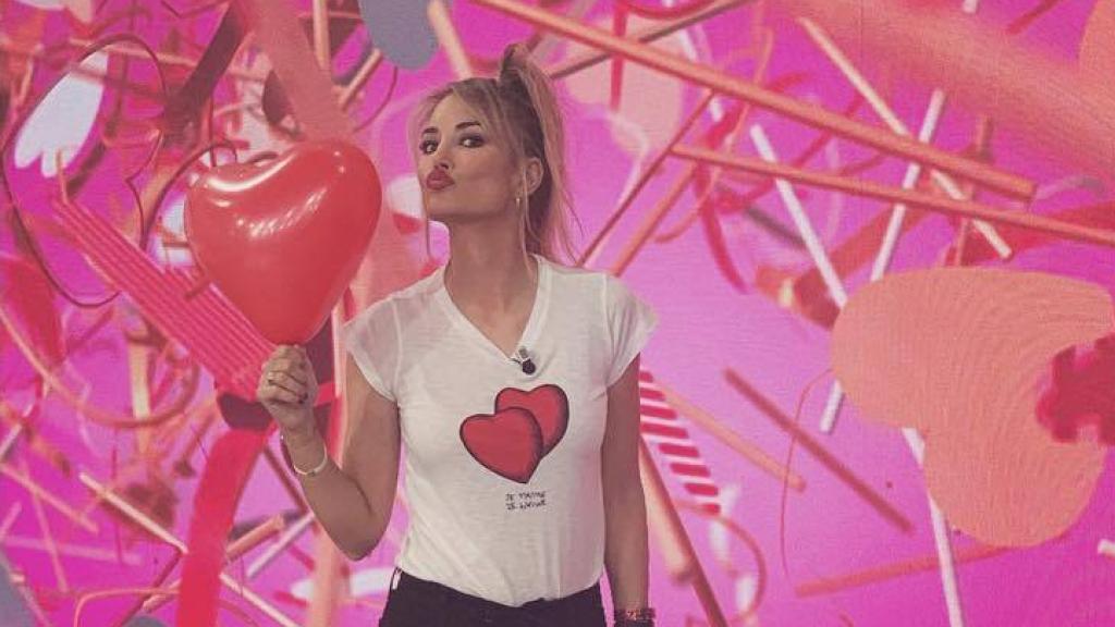 Alba Carrillo posa en sus redes sociales por el día de San Valentín.
