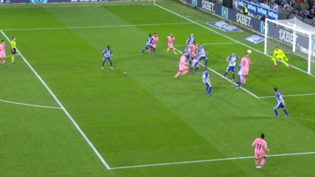 Penalti a favor del Barcelona ante el Alavés